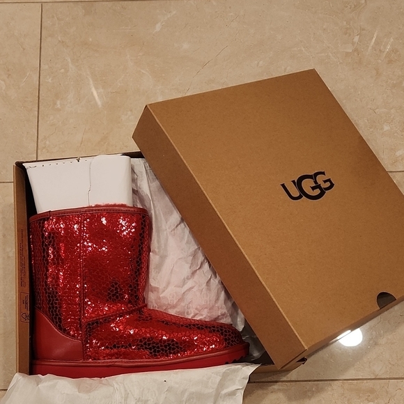 UGG Red HEARTS Sequined Boots. NEW! Metallic, Shiny. - Picture 4 of 16